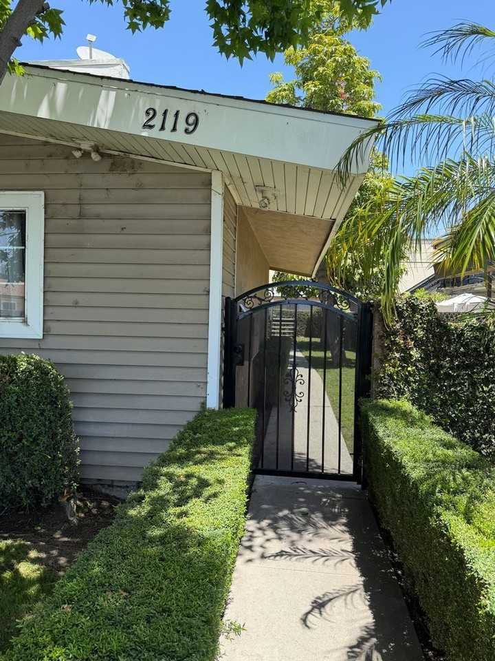 2119 E Westport Dr #7