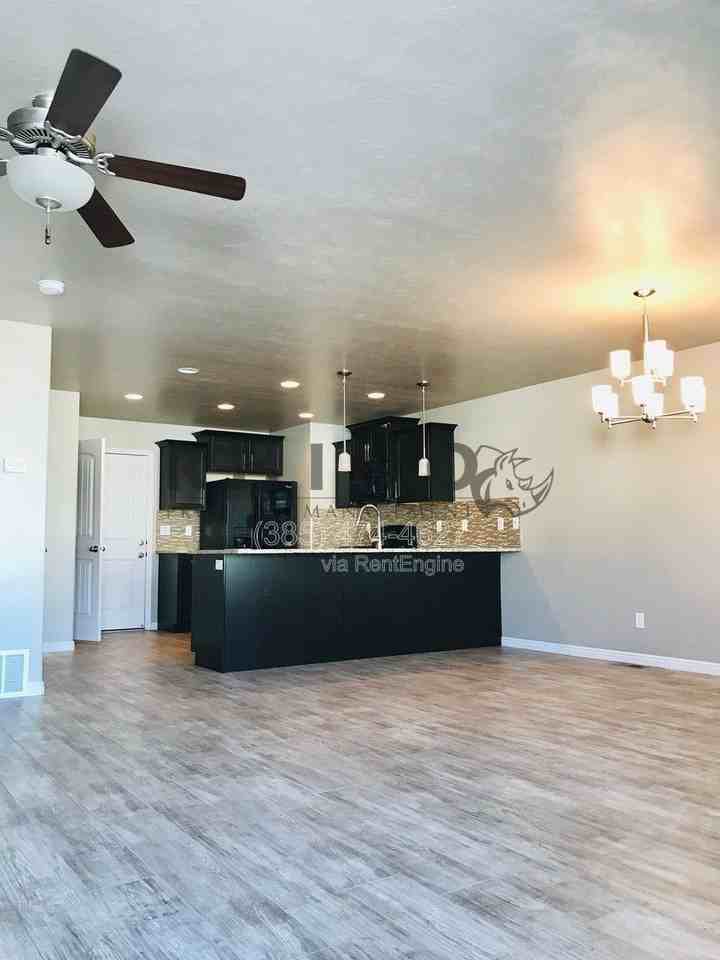 1385 W Bridal Veil Dr - Photo 2 of 20