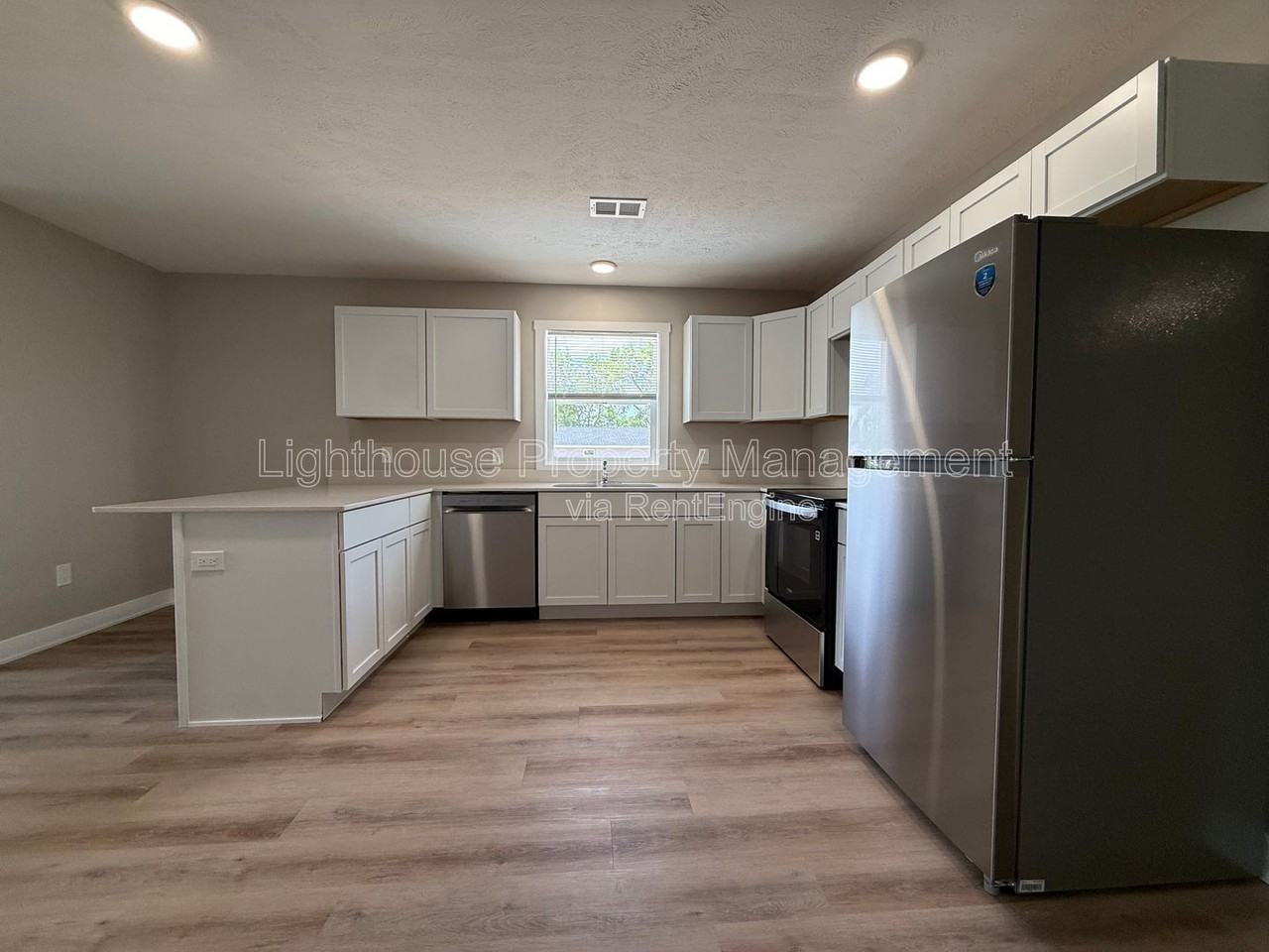 310 Allen Ave #2 - Photo 5 of 31