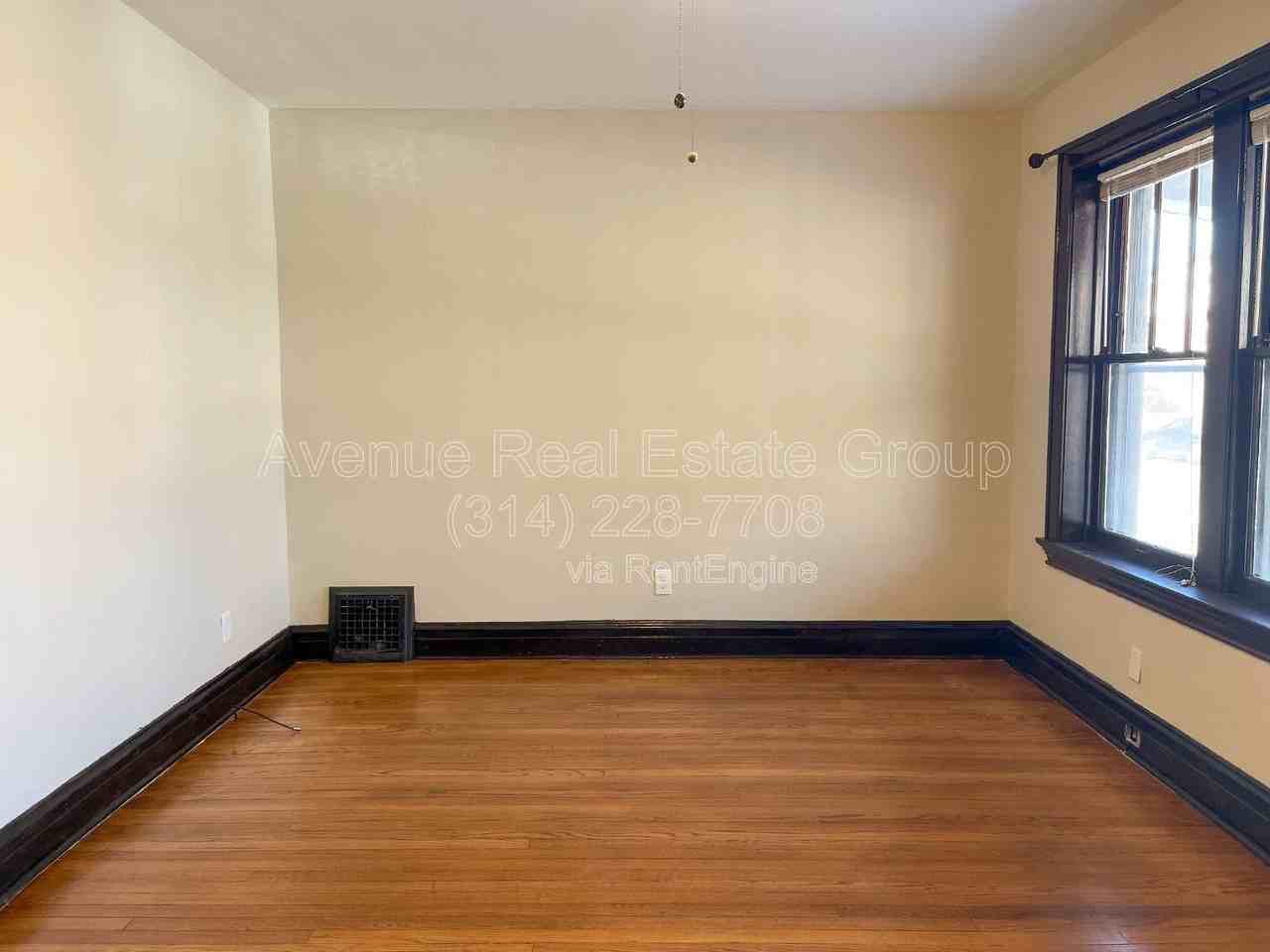 6044 Southwest Ave - Photo 2 of 15