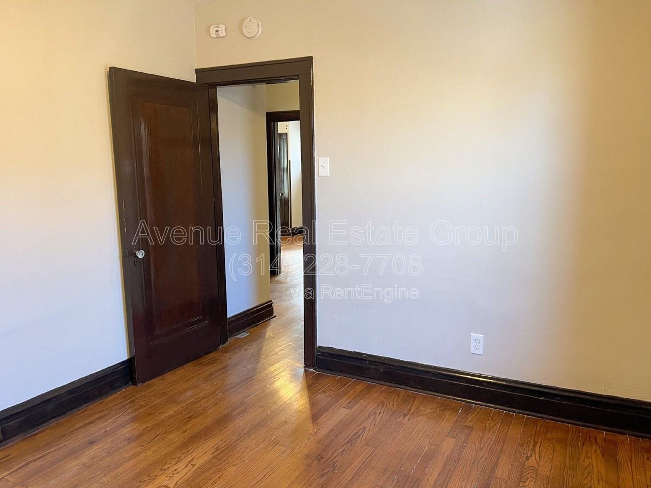 6044 Southwest Ave - Photo 7 of 15