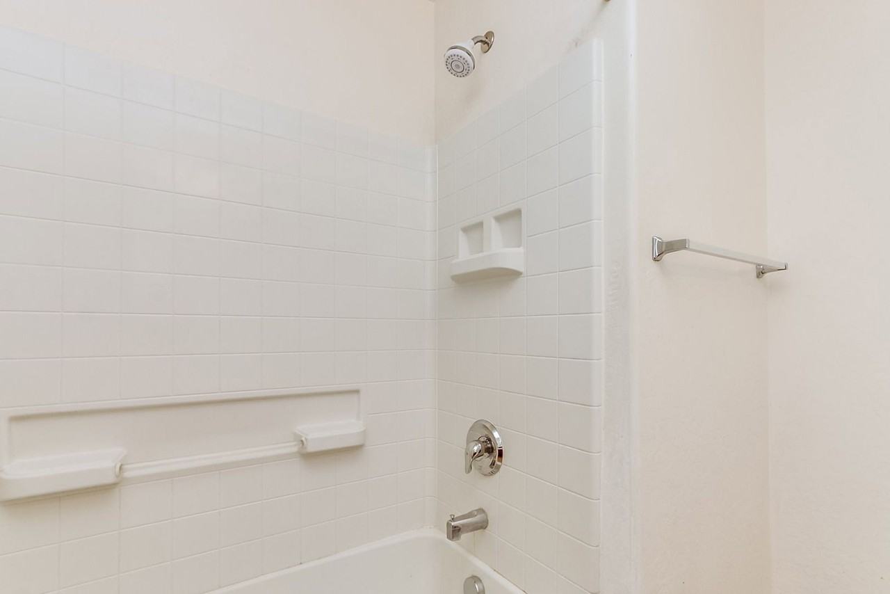 5413 W Apollo Rd - Photo 3 of 17