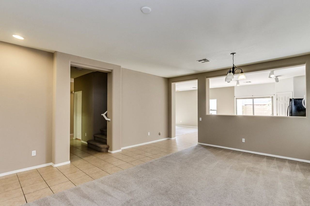 5413 W Apollo Rd - Photo 4 of 17