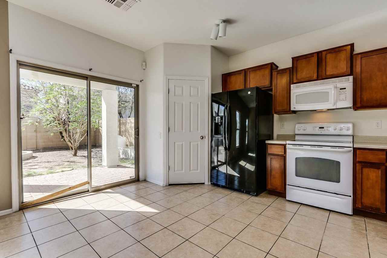 5413 W Apollo Rd - Photo 5 of 17
