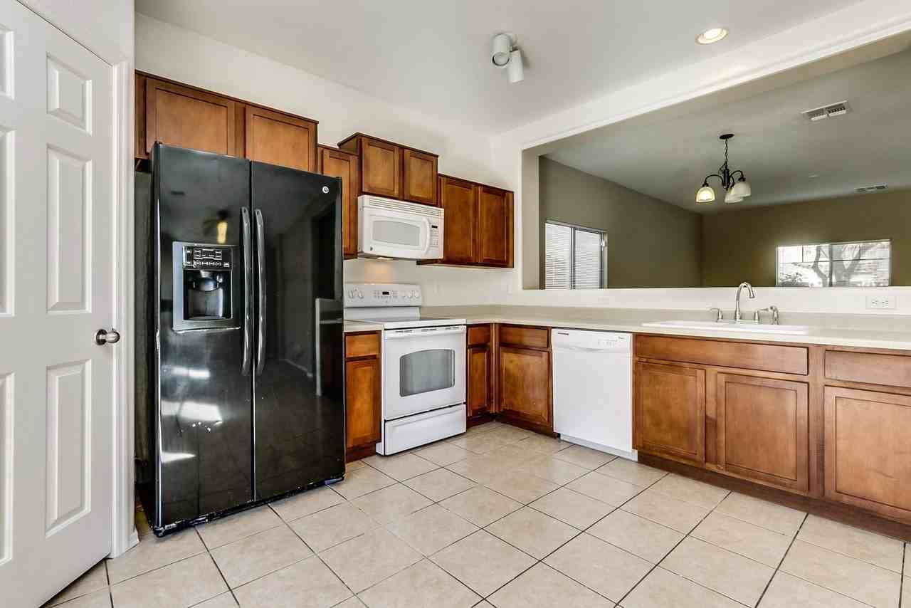 5413 W Apollo Rd - Photo 6 of 17