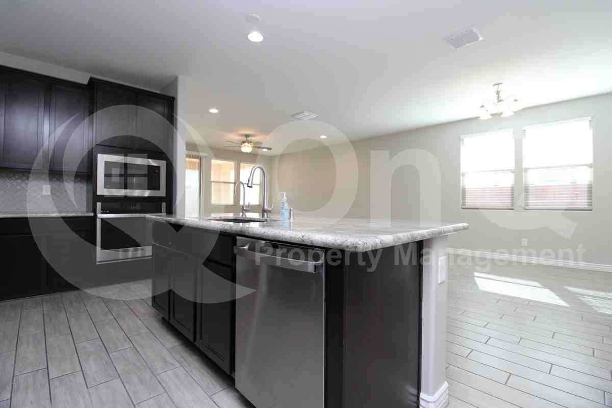 9507 E Saturn Ave - Photo 4 of 25