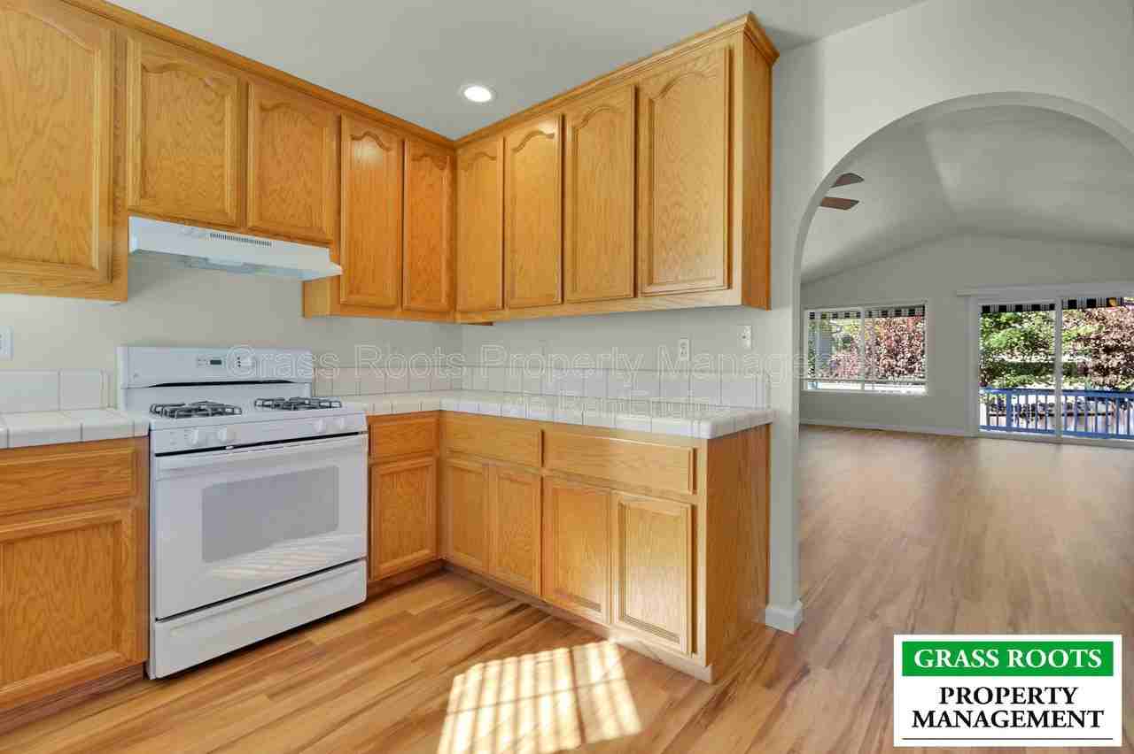 315 Vistamont Dr - Photo 4 of 14
