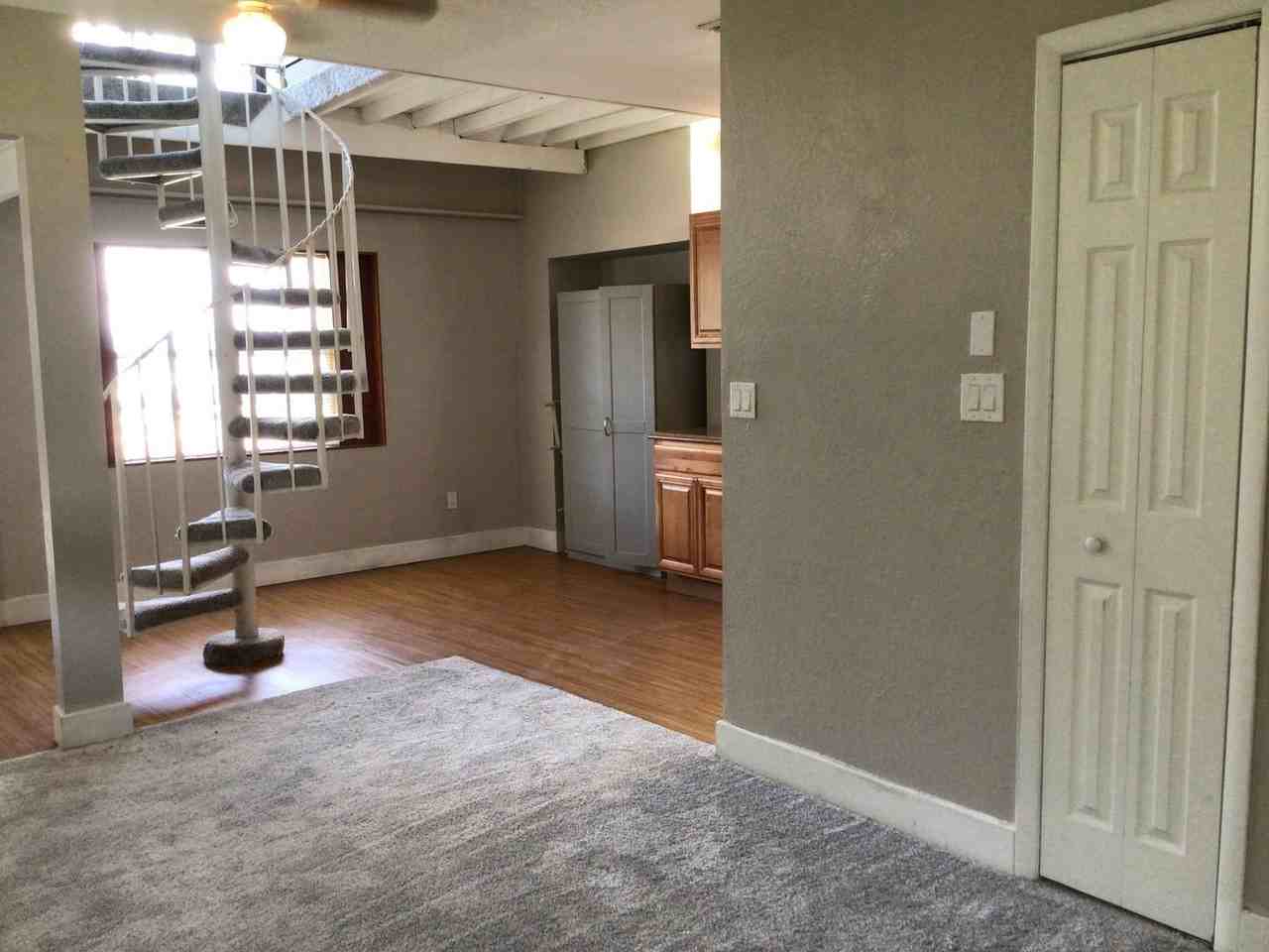 741 W Osceola St - Photo 3 of 18