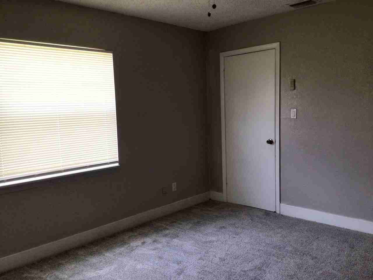 741 W Osceola St - Photo 6 of 18