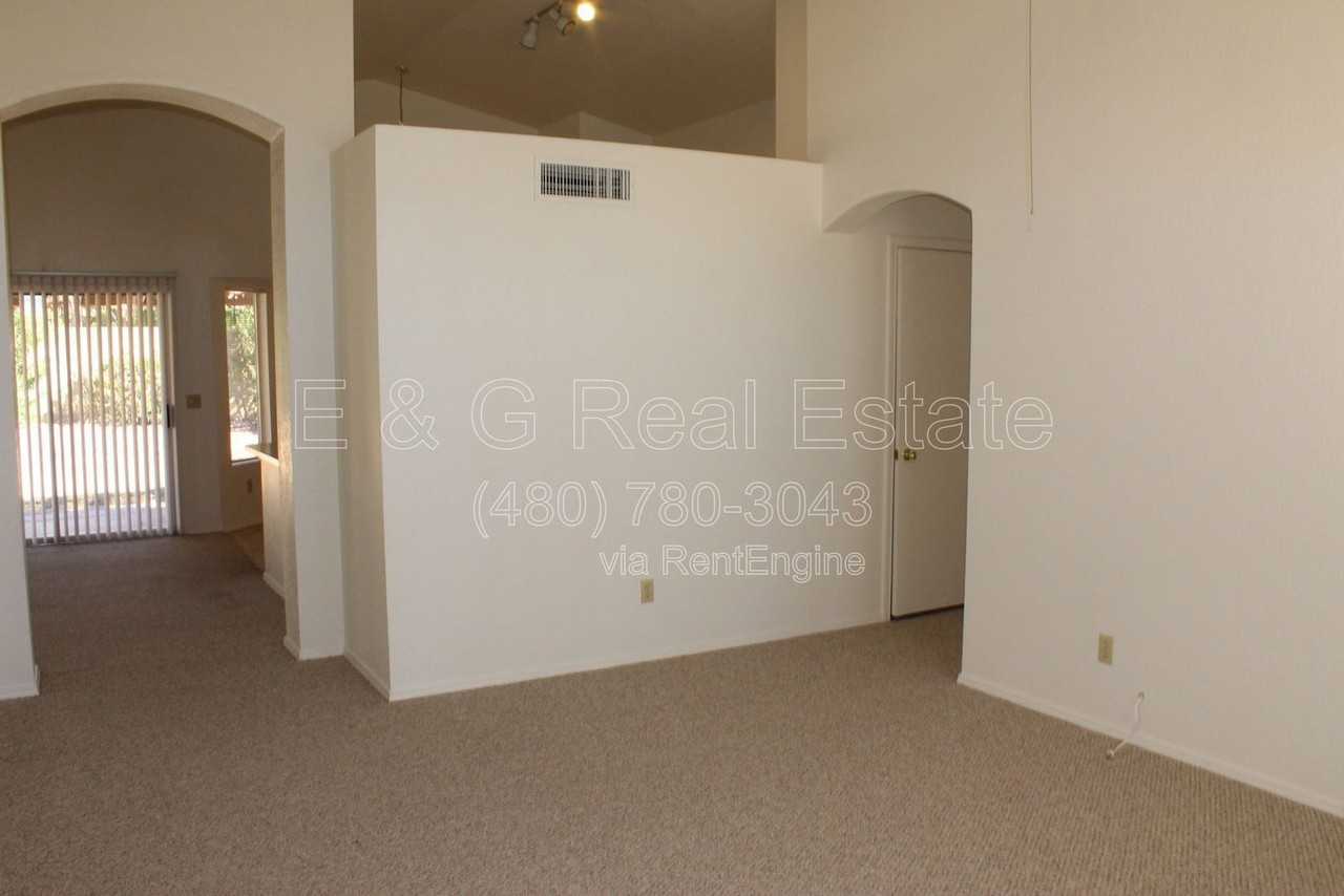 19455 N 34th St - Photo 2 of 8