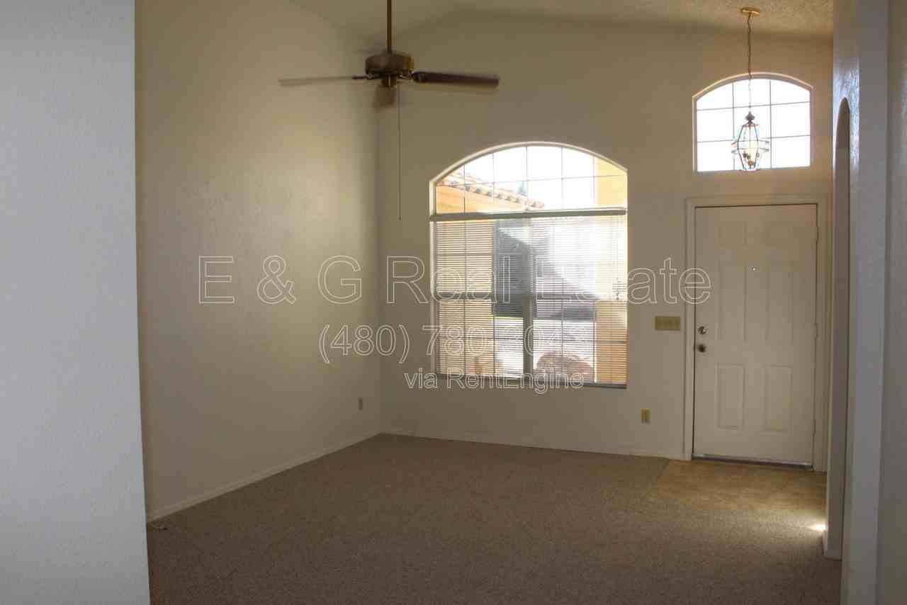 19455 N 34th St - Photo 3 of 8