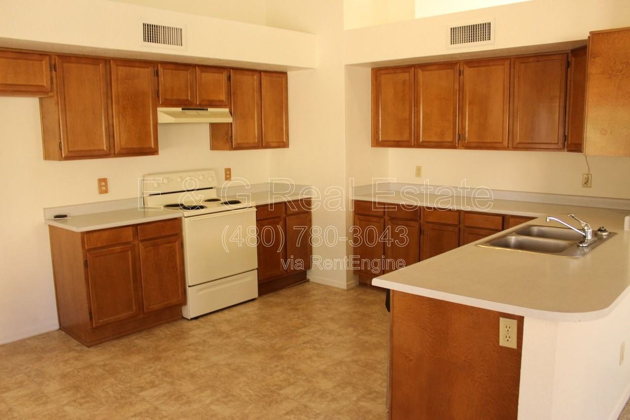 19455 N 34th St - Photo 5 of 8