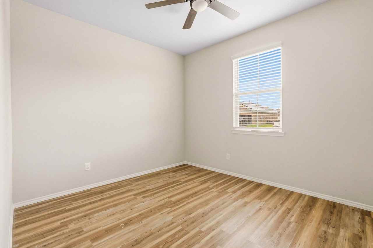 18025 Atwood Mill Dr - Photo 6 of 26