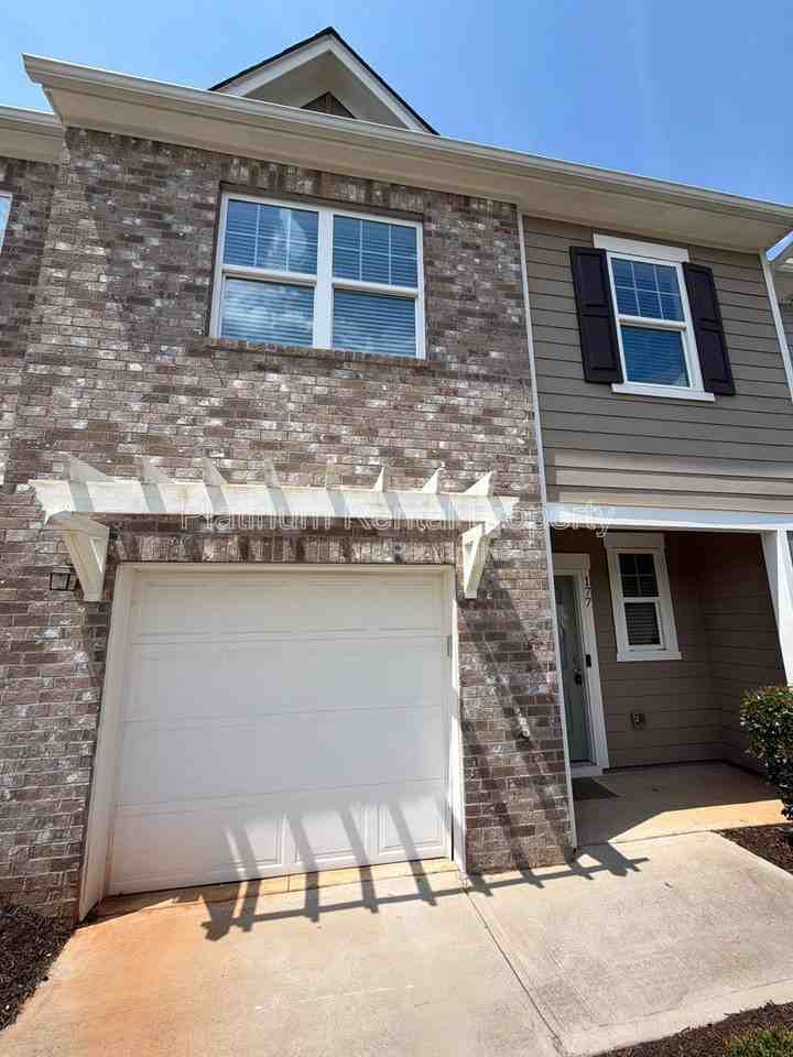 177 Swindon Dr - Photo 4 of 33