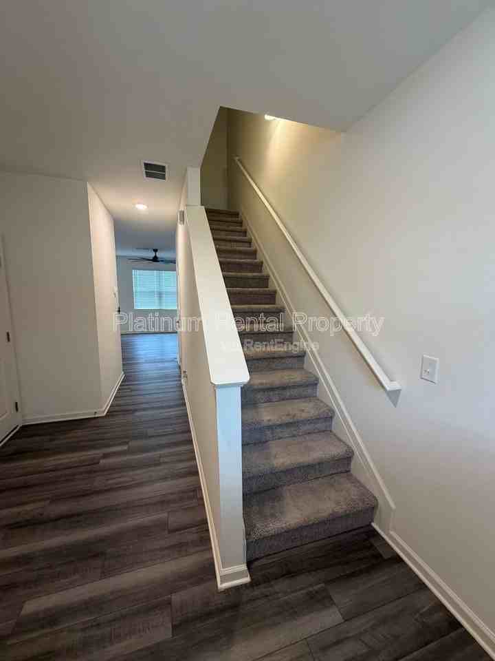 177 Swindon Dr - Photo 6 of 33