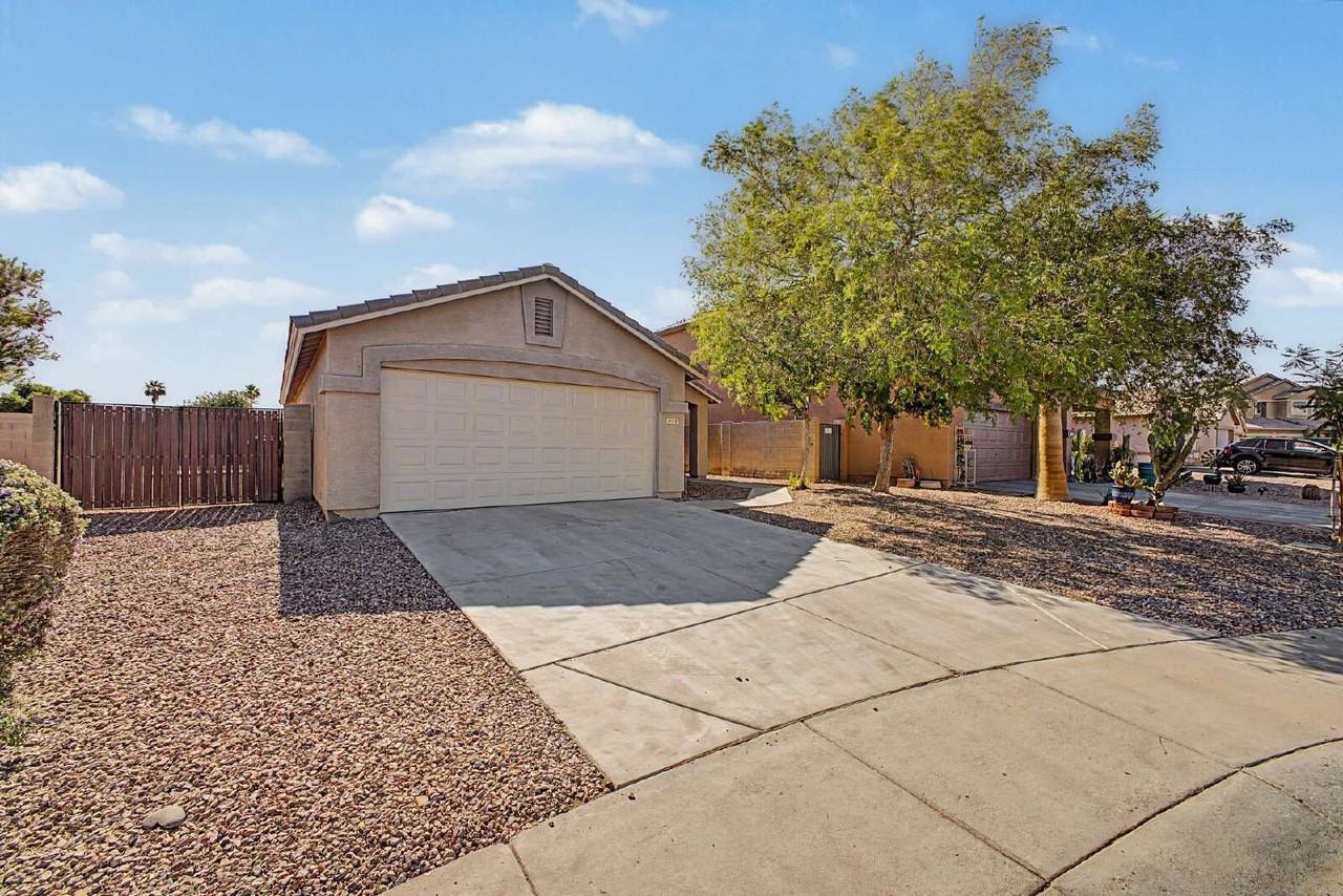 14718 N 154th Ln - Photo 3 of 29
