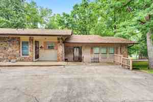 featured image of 2 William Ln