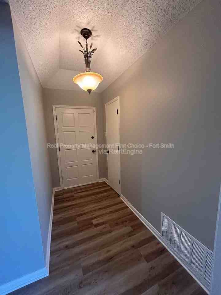 1406 Strozier Ct - Photo 2 of 23