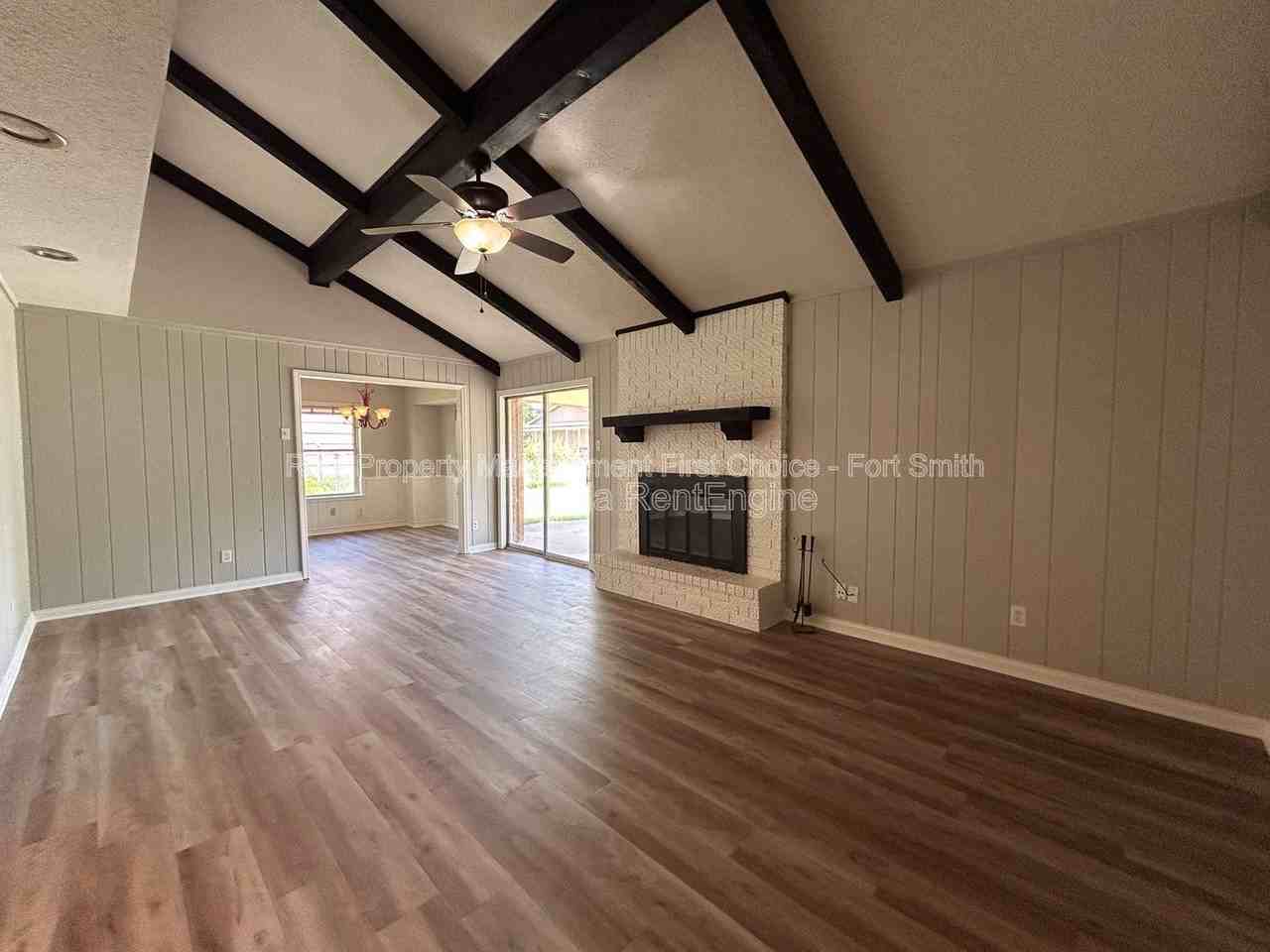 1406 Strozier Ct - Photo 4 of 23