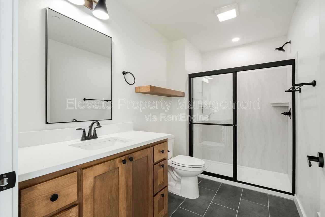 1614 Nw 17th St #8 - Photo 4 of 13
