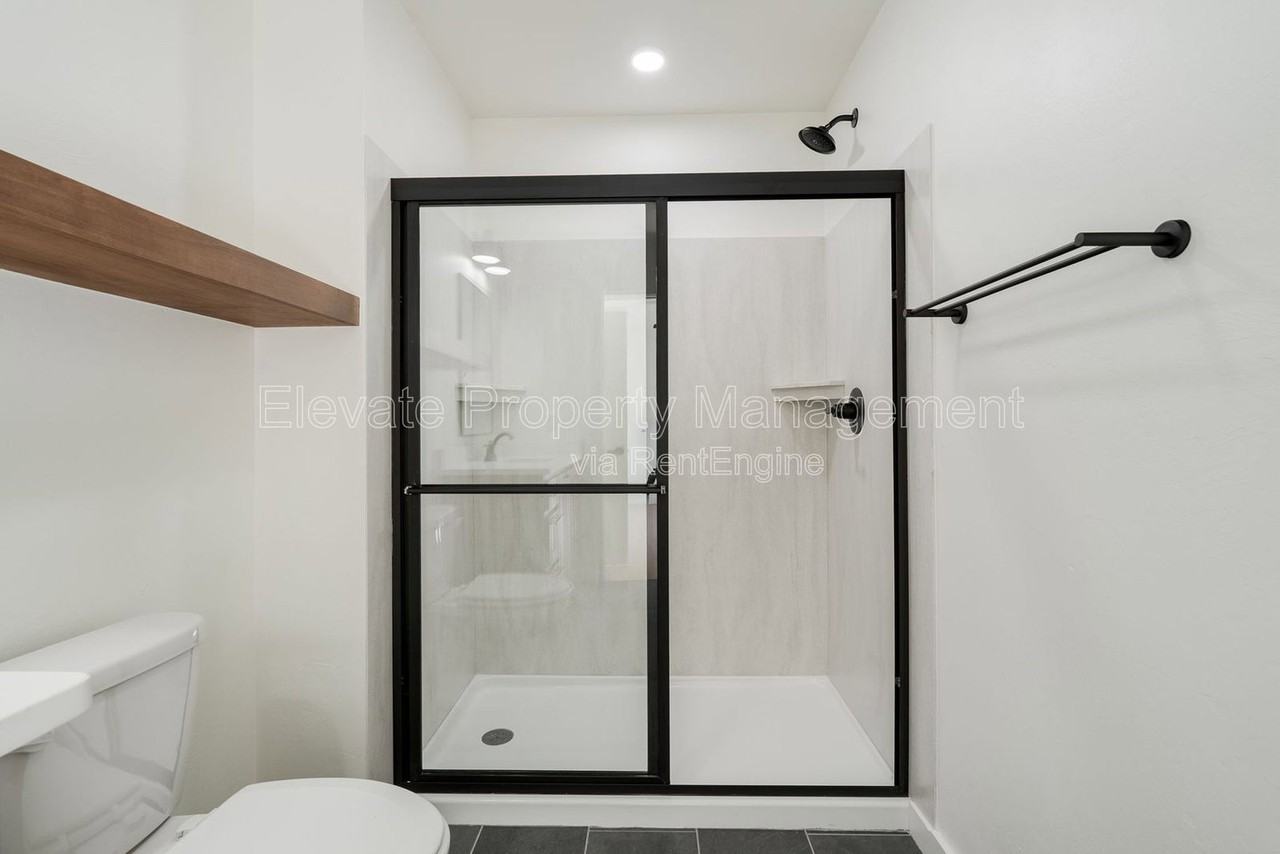 1614 Nw 17th St #8 - Photo 5 of 13