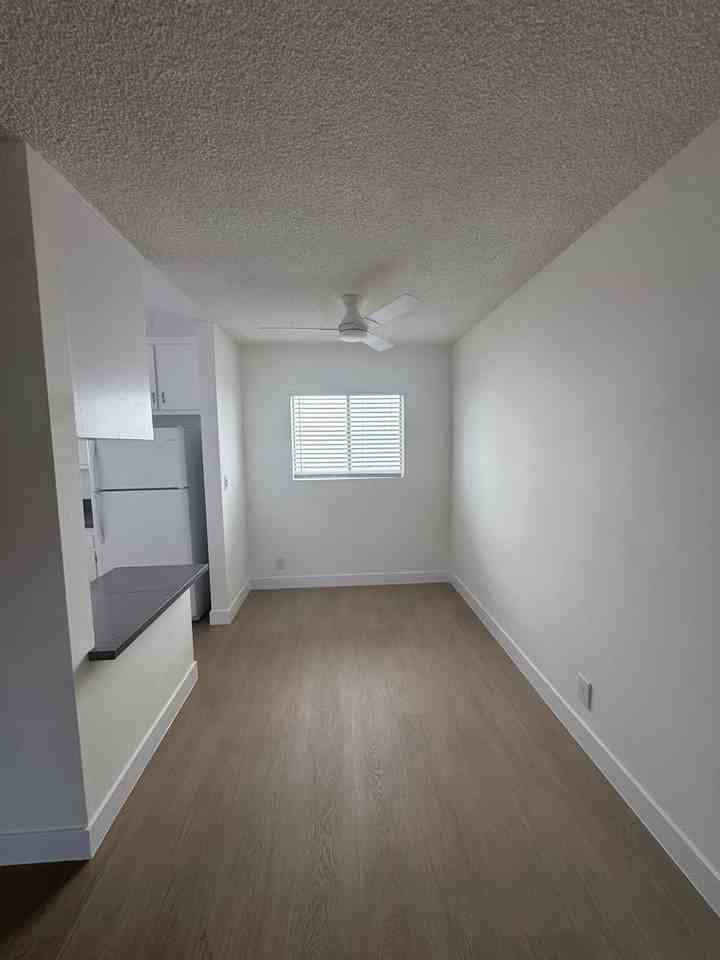 11816 Chandler Blvd #11 - Photo 4 of 19