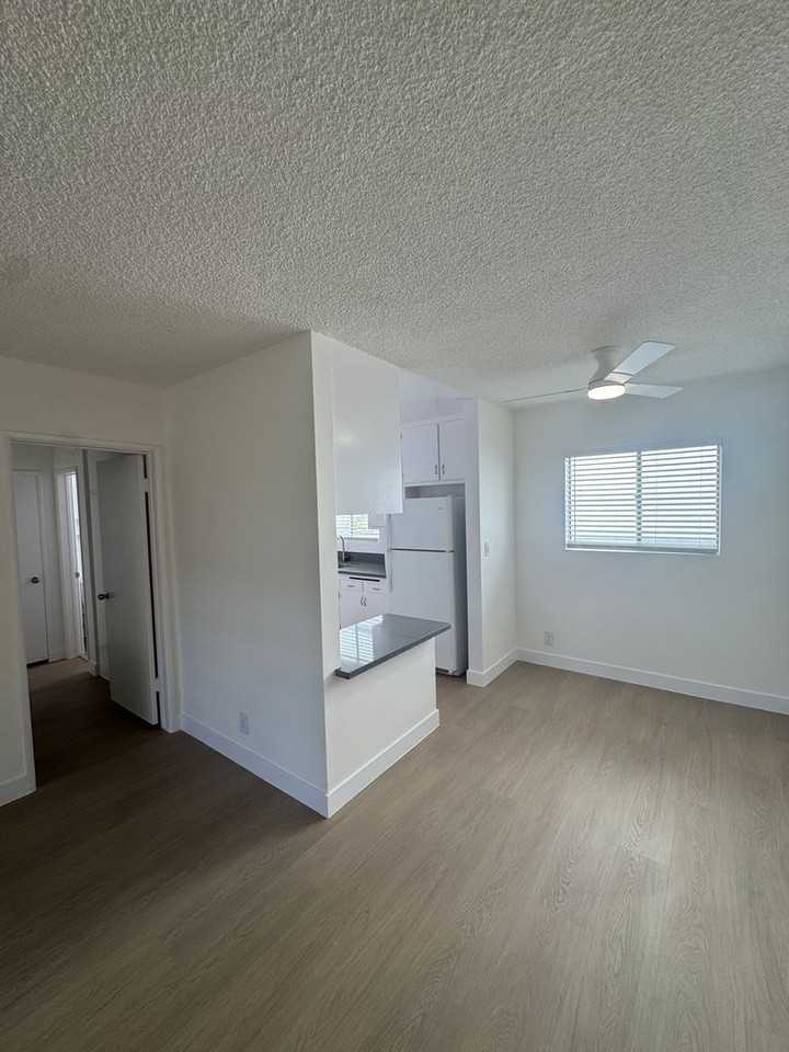 11816 Chandler Blvd #11 - Photo 6 of 19