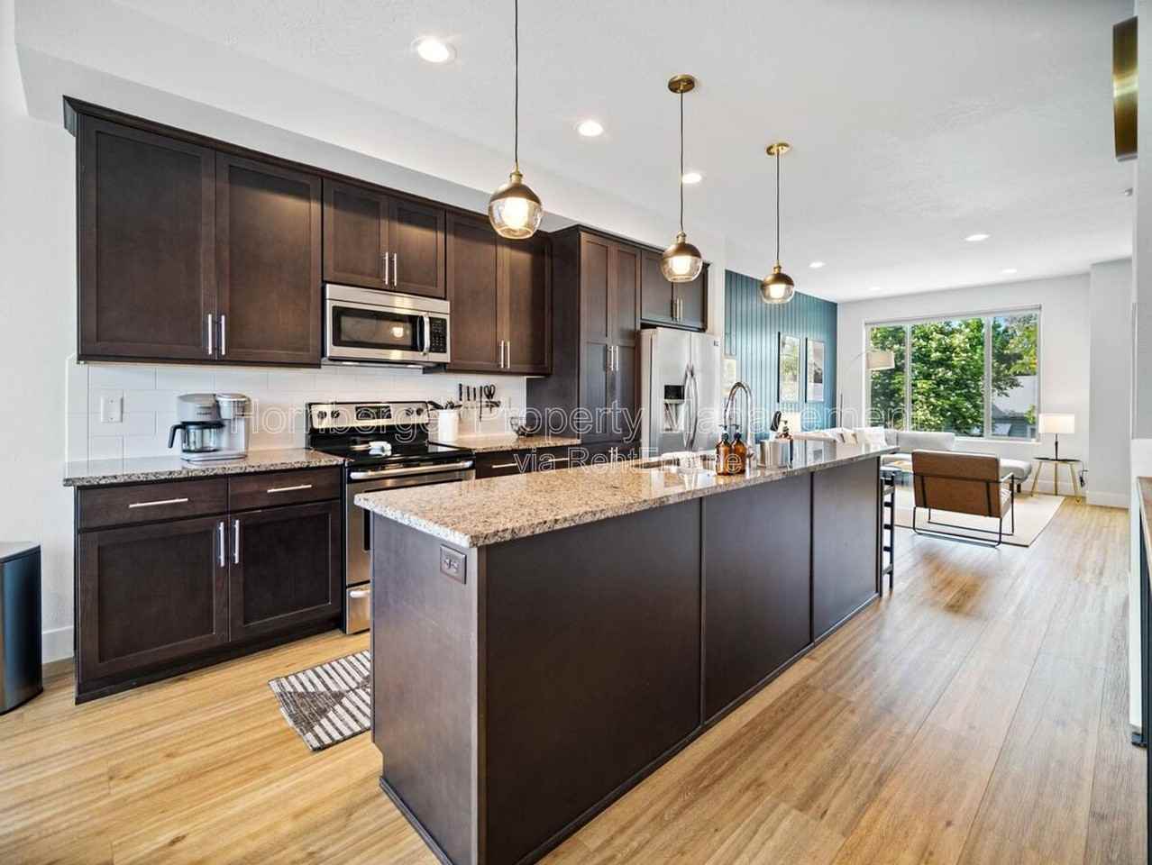 2325 W Bridge Ave - Photo 4 of 30