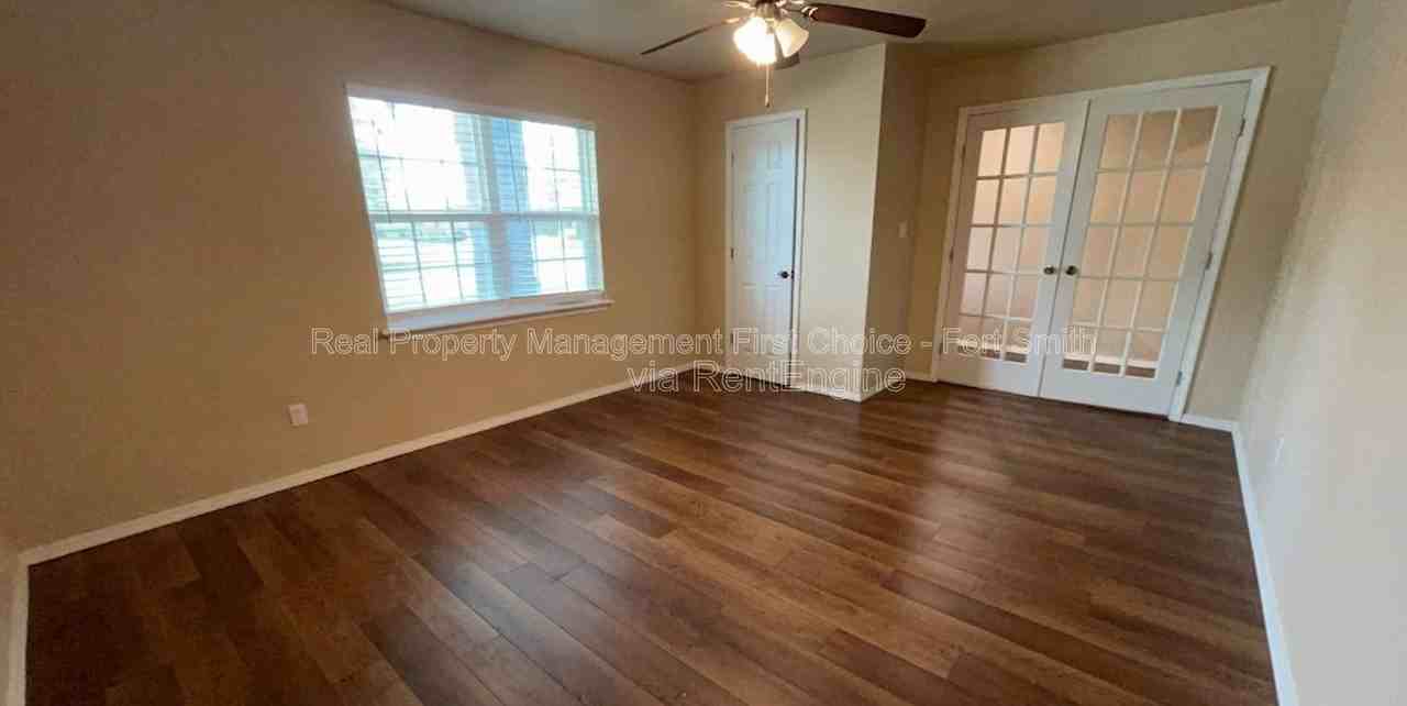 16 Charmont Dr - Photo 4 of 32