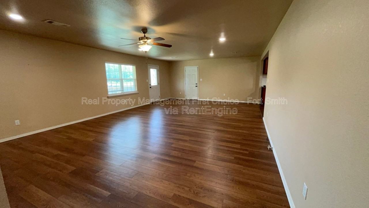 16 Charmont Dr - Photo 5 of 32