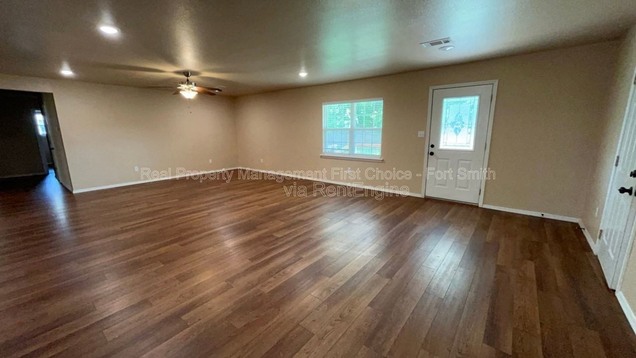 16 Charmont Dr - Photo 6 of 32