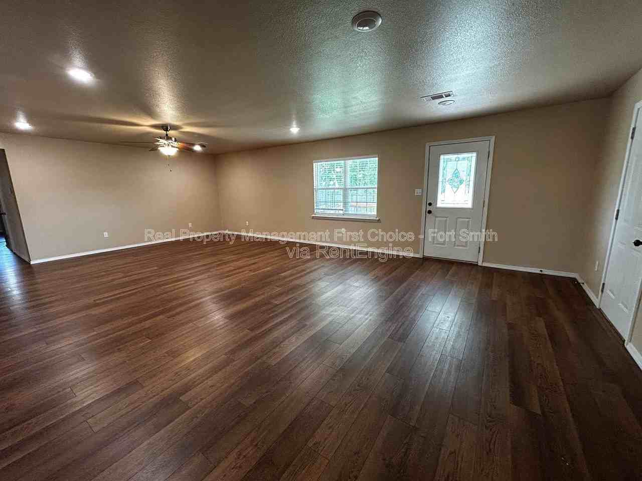 16 Charmont Dr - Photo 7 of 32