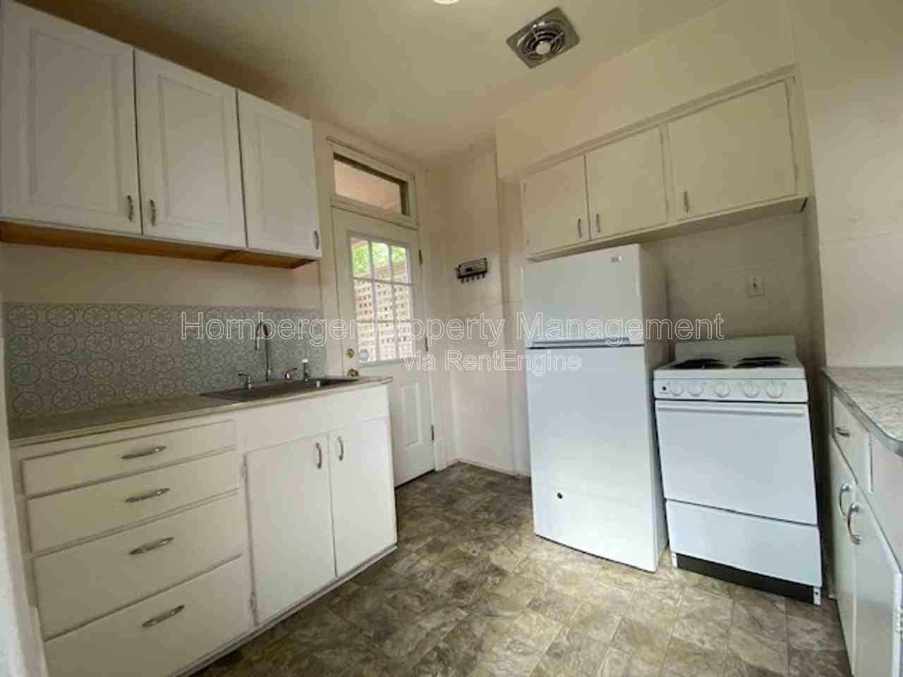1432 W Knox Ave #1 - Photo 2 of 12