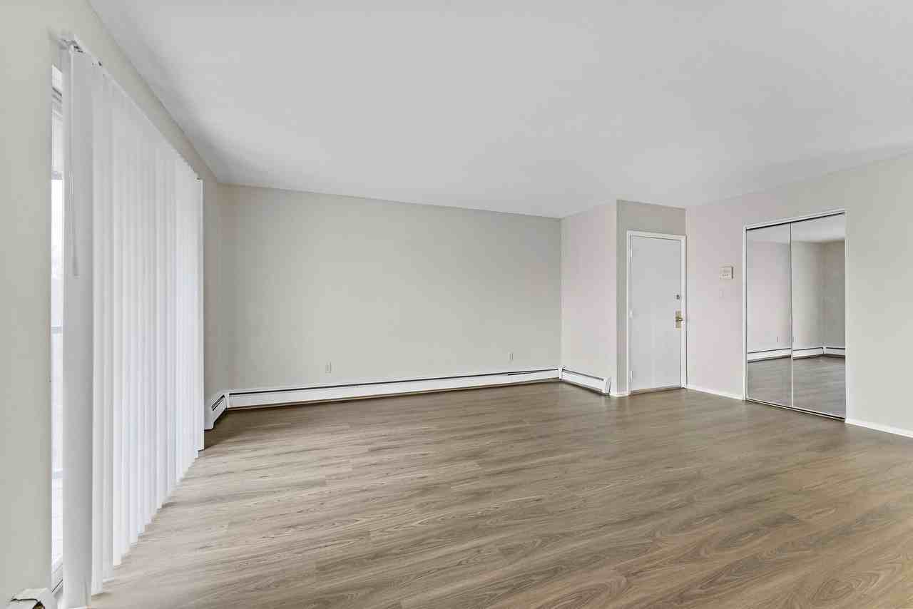 23700 W Warren St #7901 - Photo 3 of 4