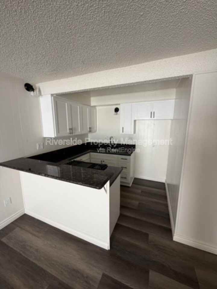 429 Glen Ave #C - Photo 3 of 9