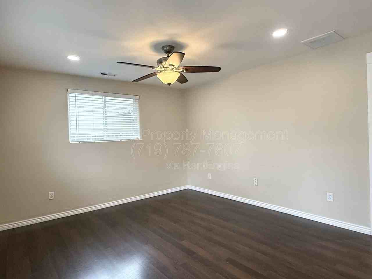 1724 Armstrong Ave - Photo 2 of 23