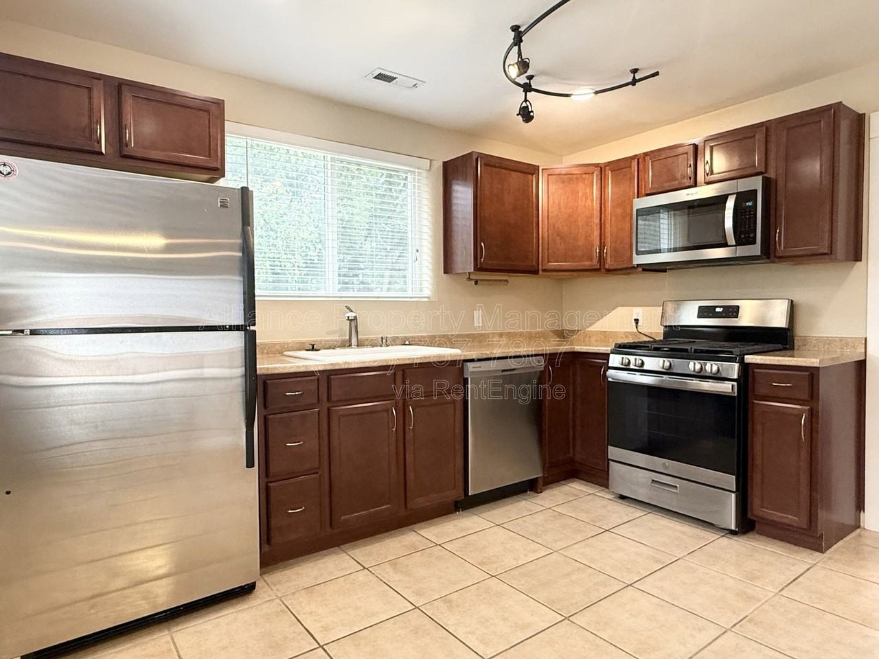1724 Armstrong Ave - Photo 6 of 23