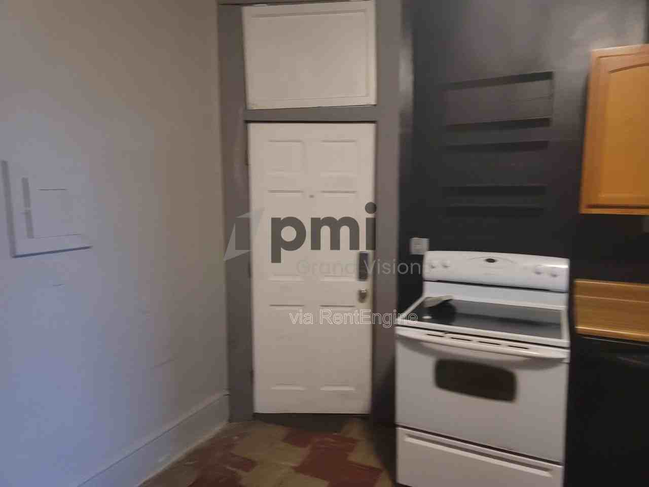 601 Monroe Ave #8 - Photo 4 of 21