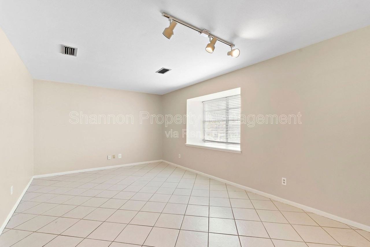 5522 Ariel St - Photo 4 of 23