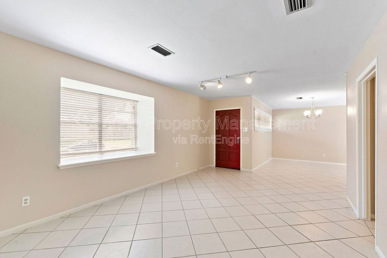 5522 Ariel St - Photo 5 of 23