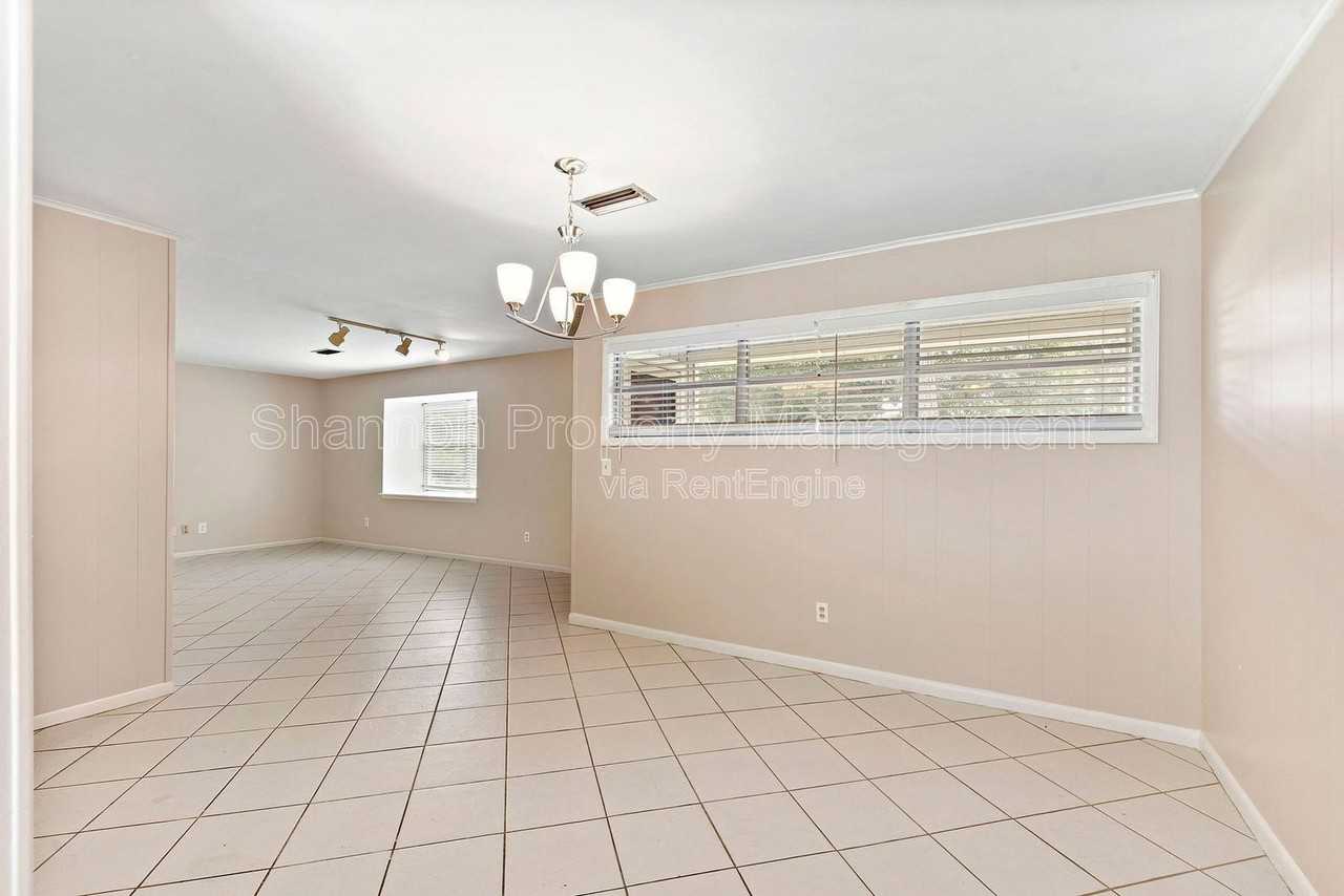 5522 Ariel St - Photo 6 of 23