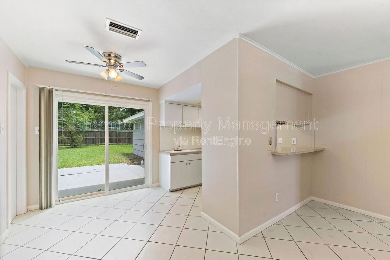 5522 Ariel St - Photo 6 of 18