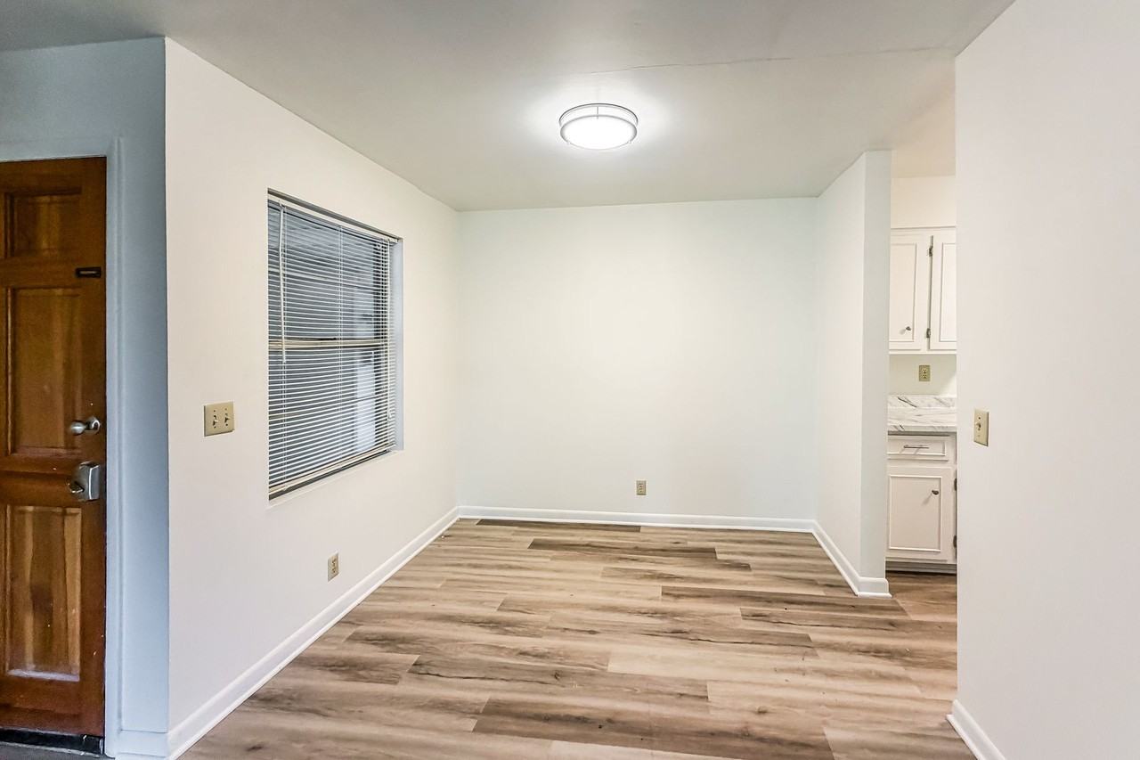 Charlestown Square Apartments - Photo 5 of 22
