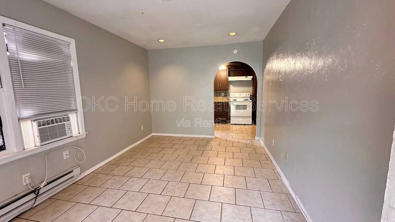 2533 1/2 Nw 39th Ter - Photo 3 of 11
