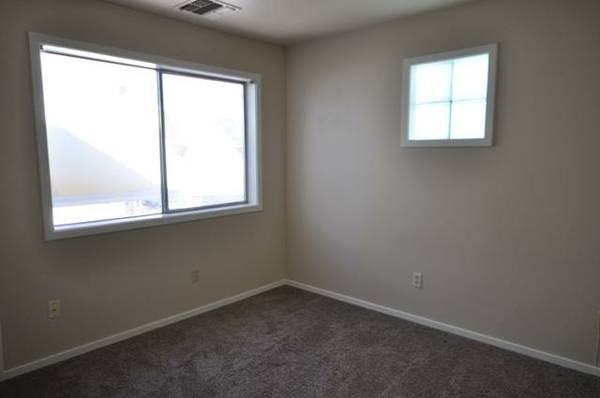 1012 S Longmont Ave - Photo 3 of 6