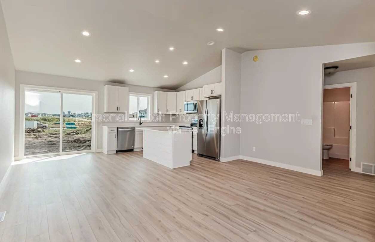 6756 66th Ave S - Photo 3 of 23