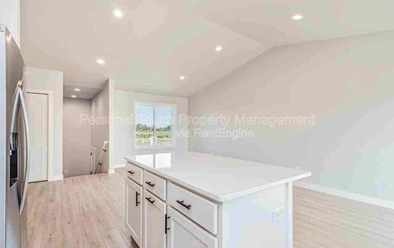 6756 66th Ave S - Photo 4 of 23