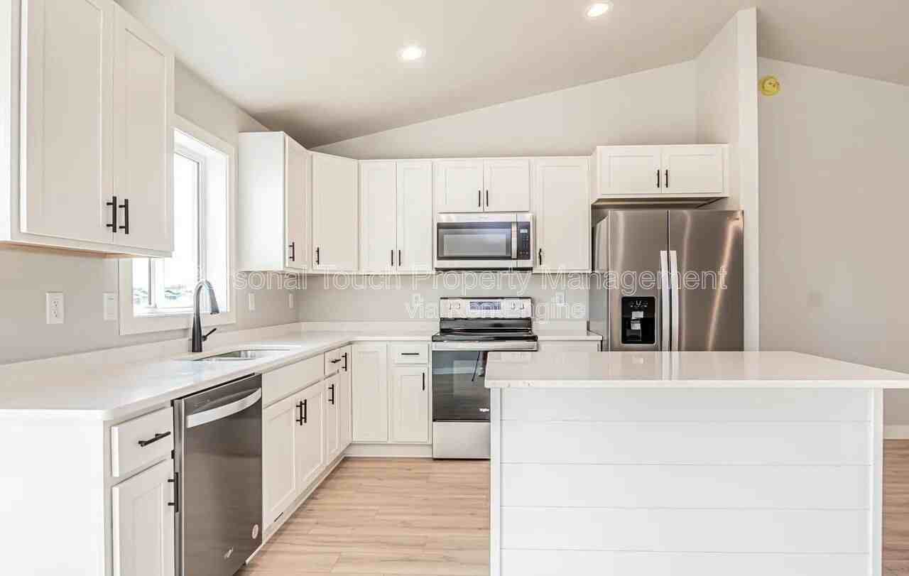 6756 66th Ave S - Photo 6 of 23