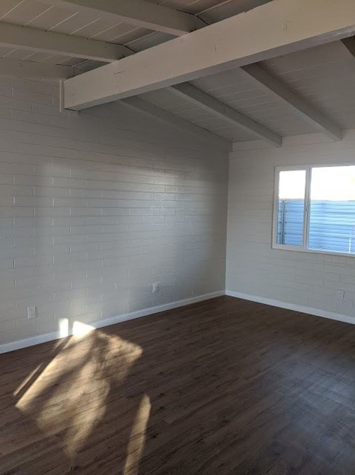 2772 N Forgeus Ave - Photo 4 of 11