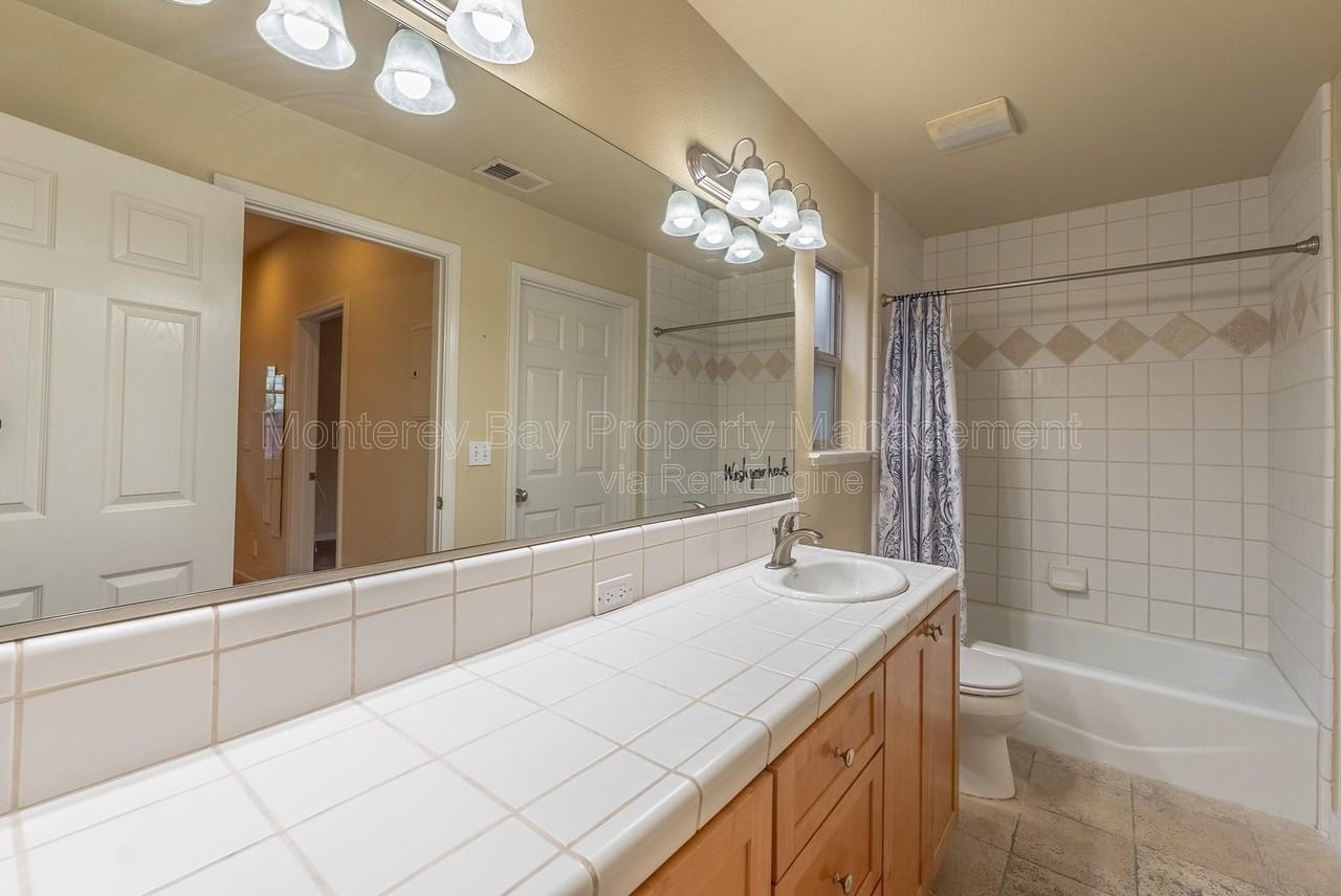 594 Lopez Ave - Photo 5 of 38